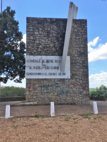 This monument commemorates the exodus of people from Banda Oriental to present-day Uruguay led by Jose Artigas in 1811